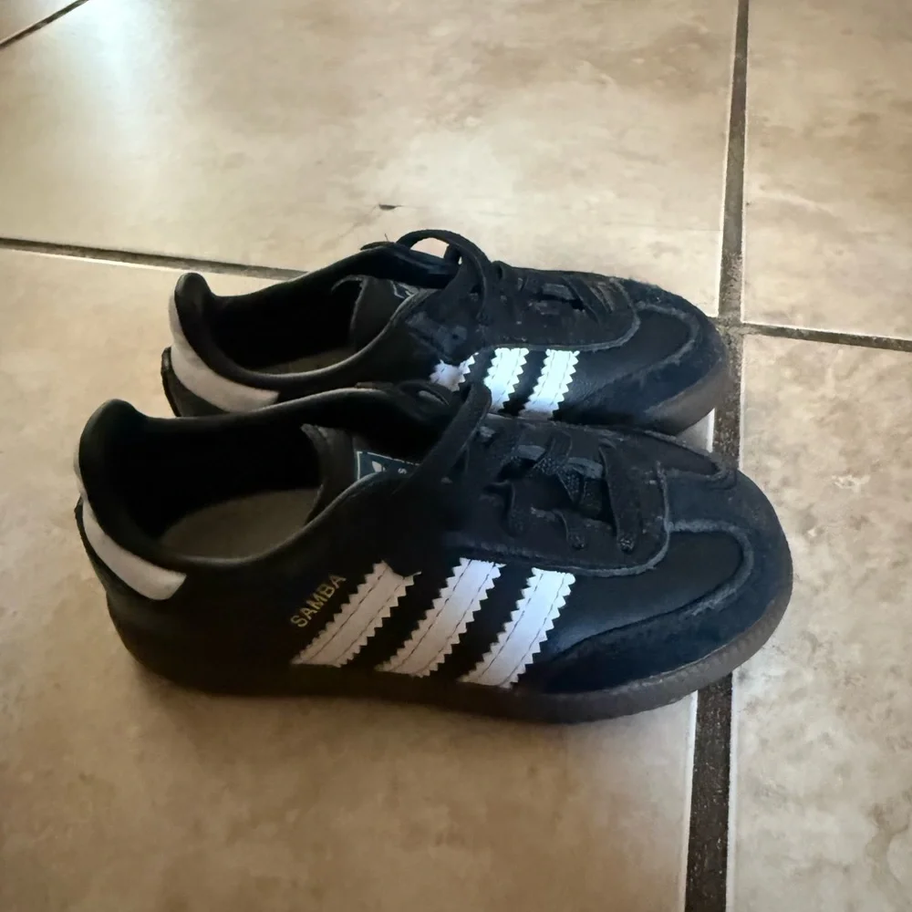 Adidas kids sambas size 6 toddler